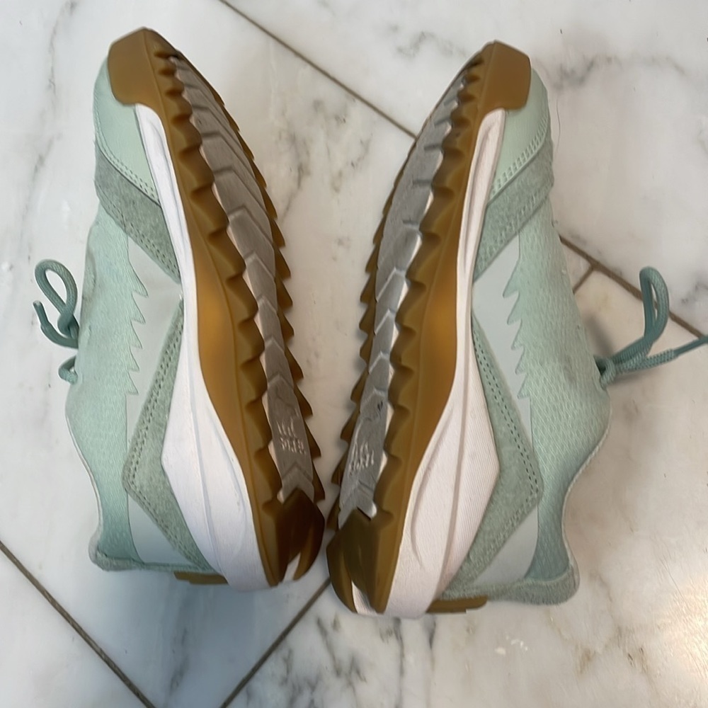 Sorel mint green suede walking shoes - Picture 5 of 8